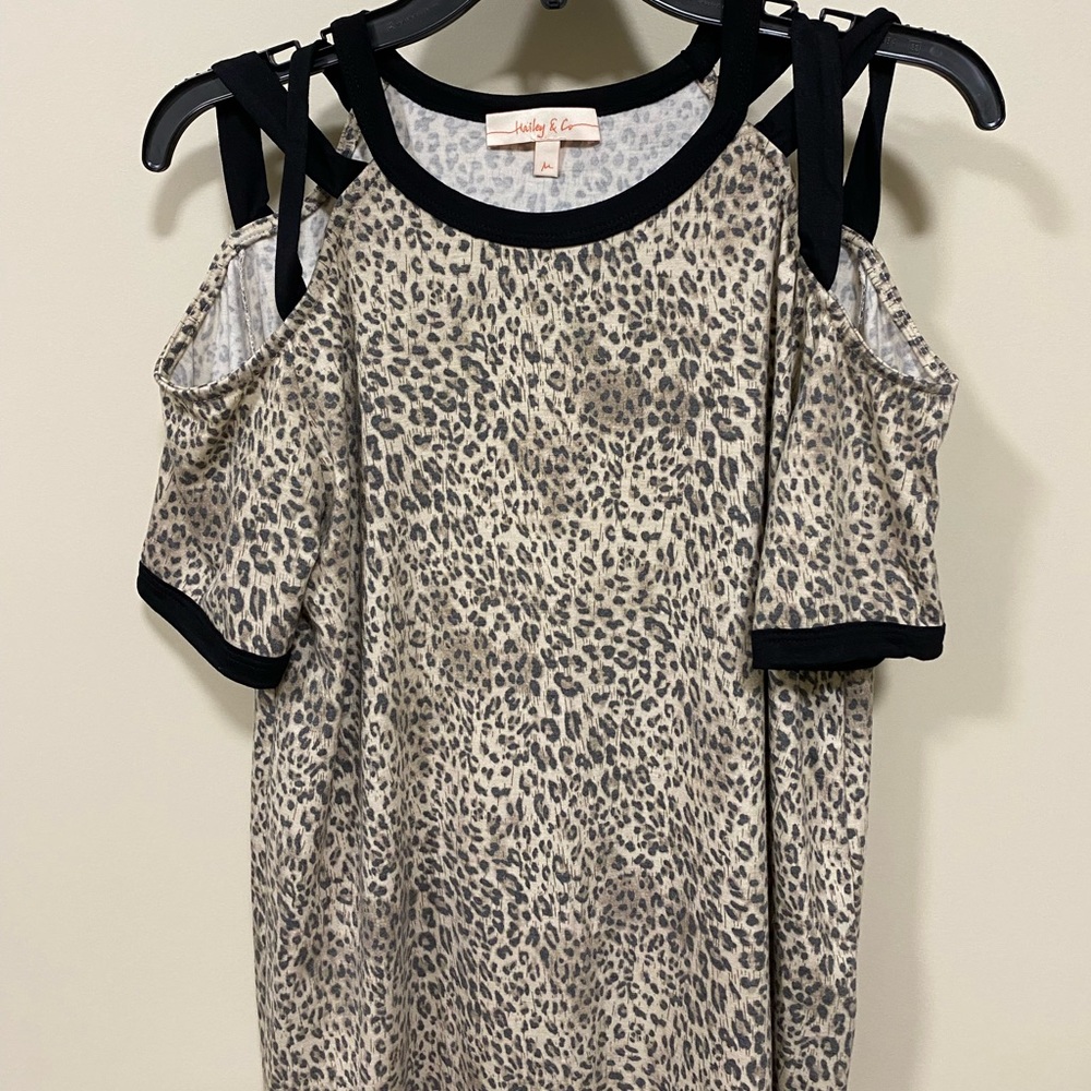 LUSH & CO Cold-Shoulder Leopard Print Top in Beige and Black M